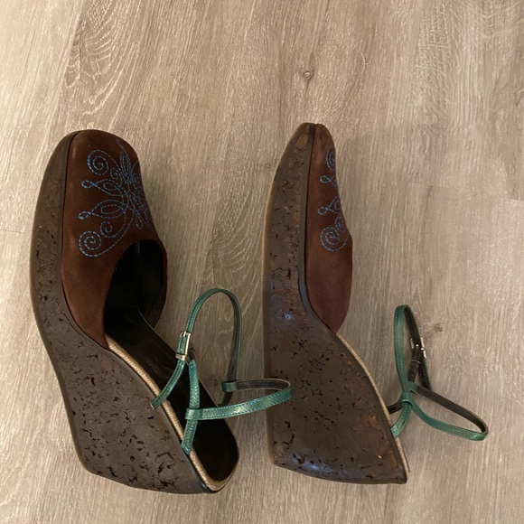 Shy wedge suede shoes with cork wedge. - Picture 2 of 5